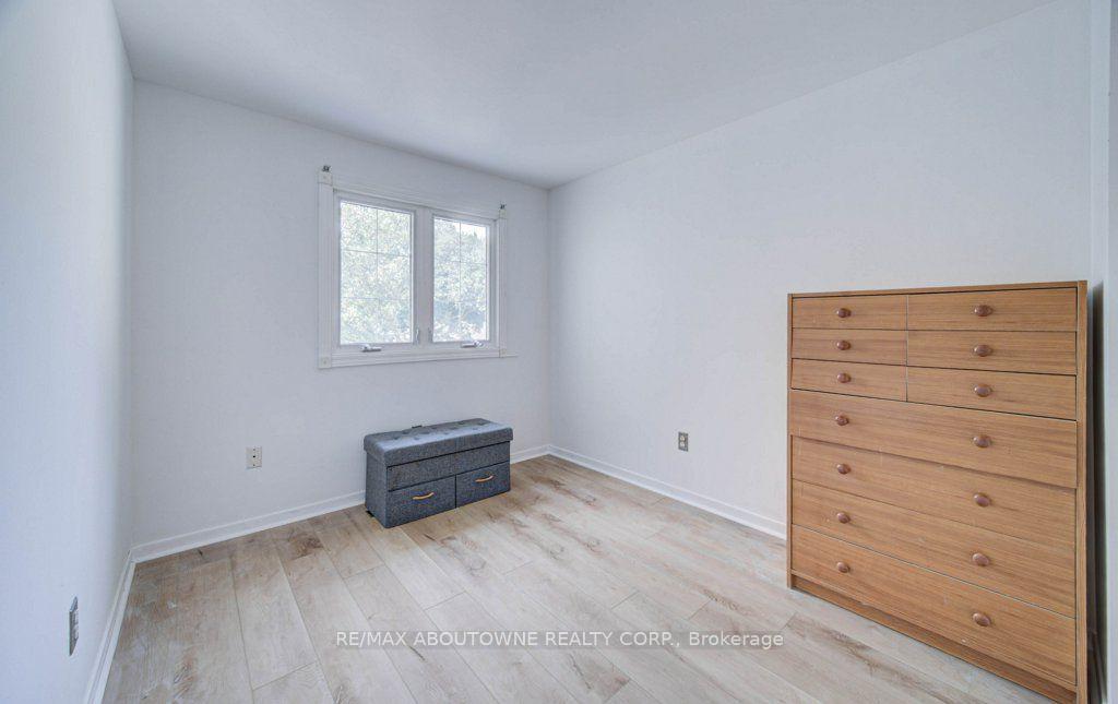 Photo 13 of 1012 Elizabeth Place, Oakville, Falgarwood — HOMEH