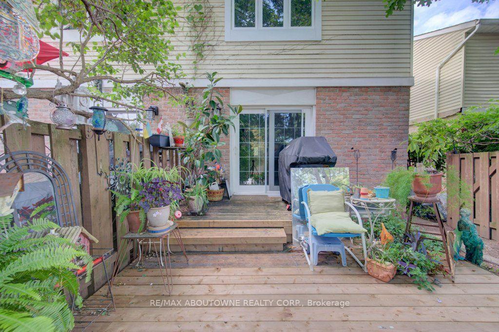 Photo 16 of 1012 Elizabeth Place, Oakville, Falgarwood — HOMEH