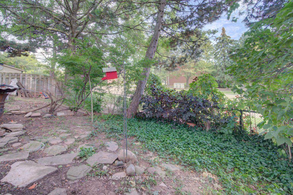 Photo 17 of 1012 Elizabeth Place, Oakville, Falgarwood — HOMEH