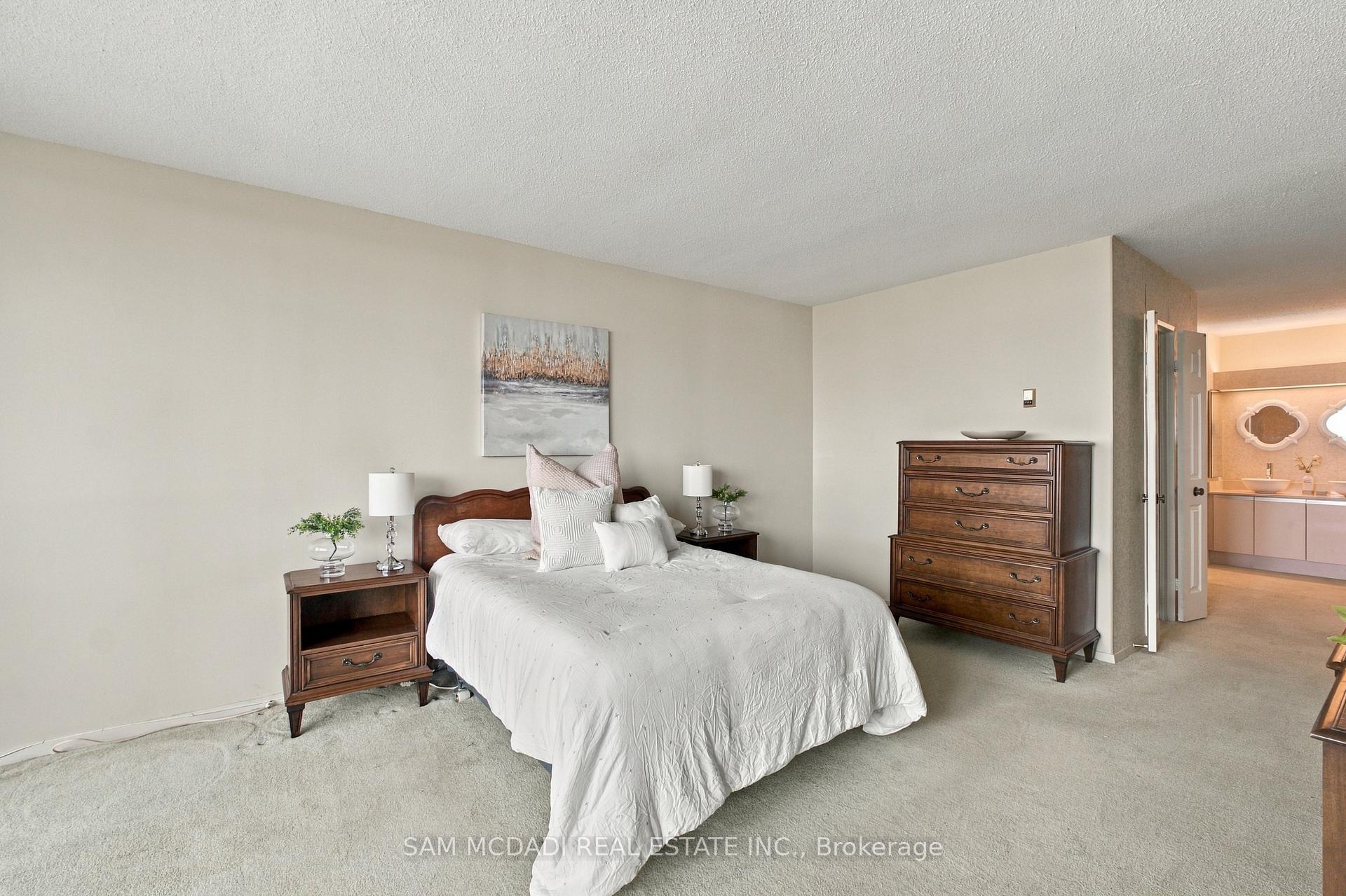 Photo 15 of Unit 2009, 2000 Islington Avenue, Etobicoke, Kingsview Village-The Westway — HOMEH
