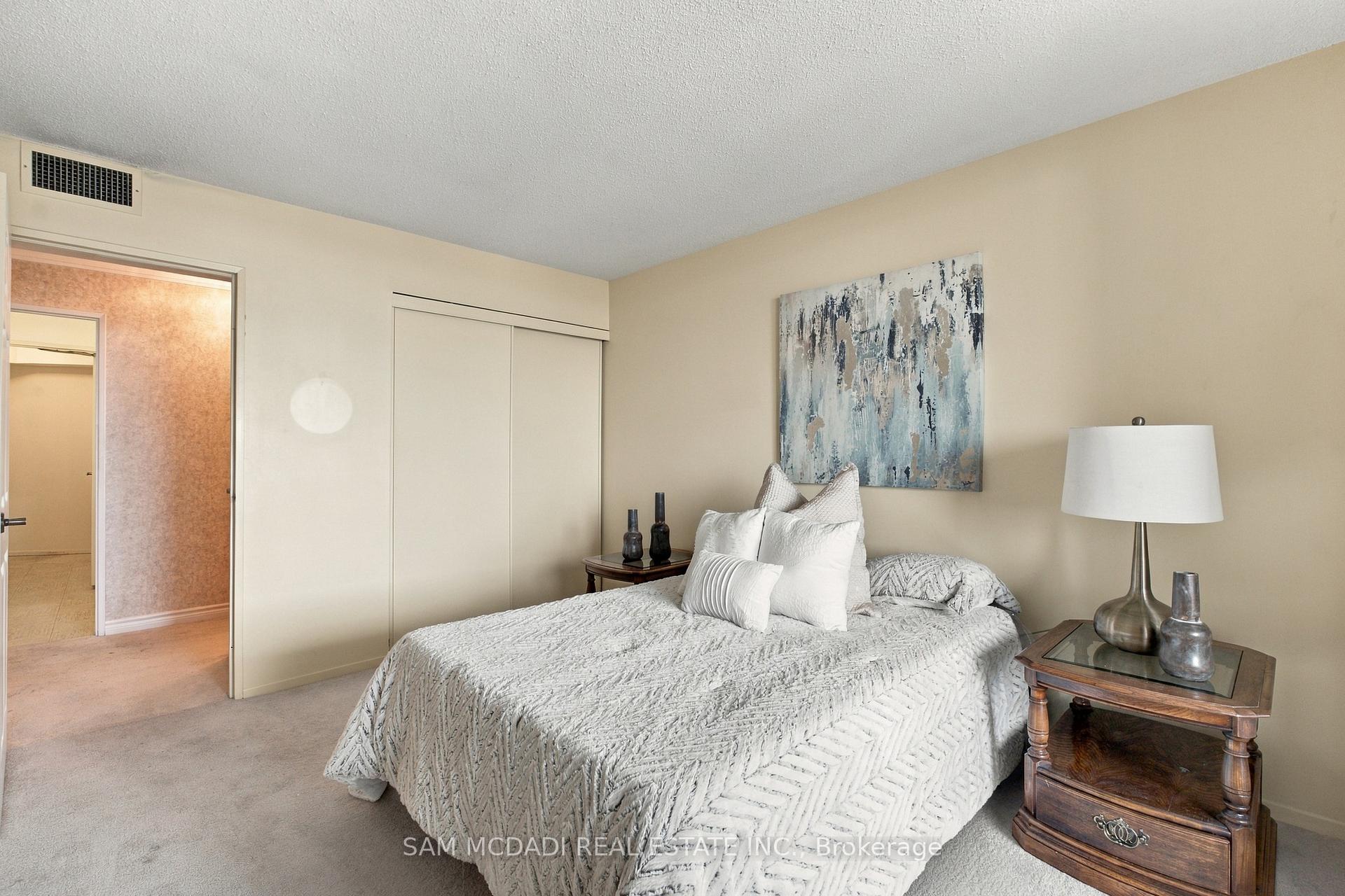 Photo 22 of Unit 2009, 2000 Islington Avenue, Etobicoke, Kingsview Village-The Westway — HOMEH