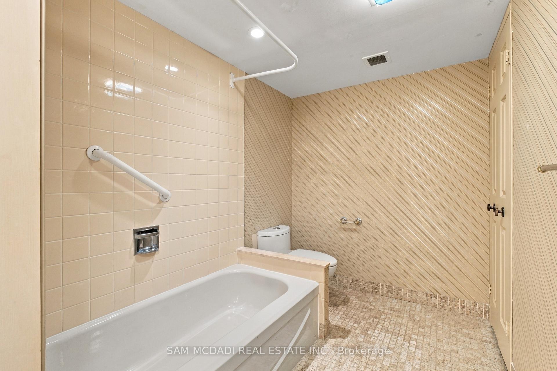 Photo 24 of Unit 2009, 2000 Islington Avenue, Etobicoke, Kingsview Village-The Westway — HOMEH