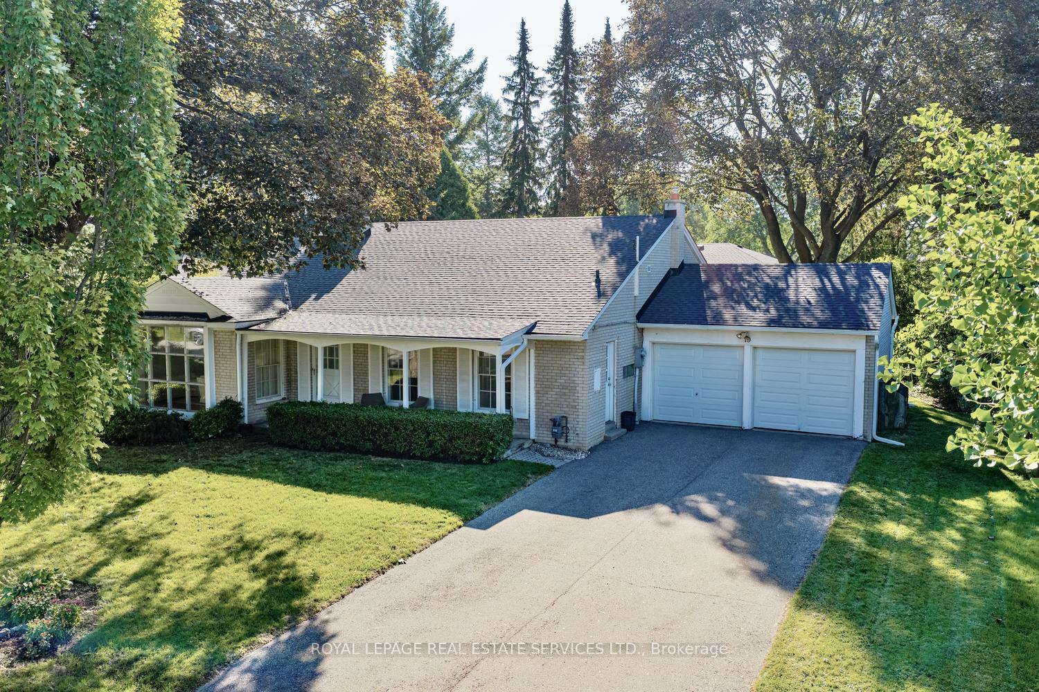 Photo 2 of 19 Prince George Drive, Etobicoke, Princess-Rosethorn — HOMEH