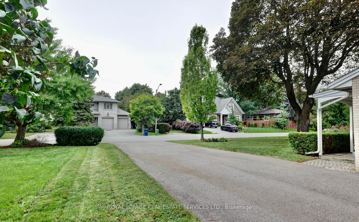 Photo 3 of 19 Prince George Drive, Etobicoke, Princess-Rosethorn — HOMEH