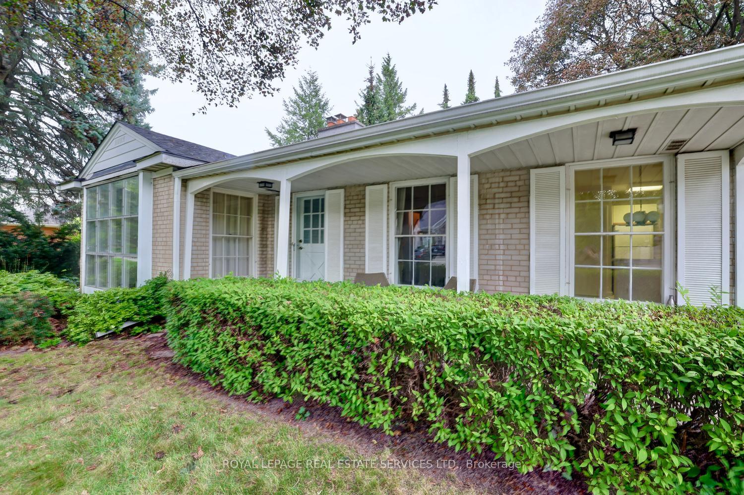 Photo 4 of 19 Prince George Drive, Etobicoke, Princess-Rosethorn — HOMEH