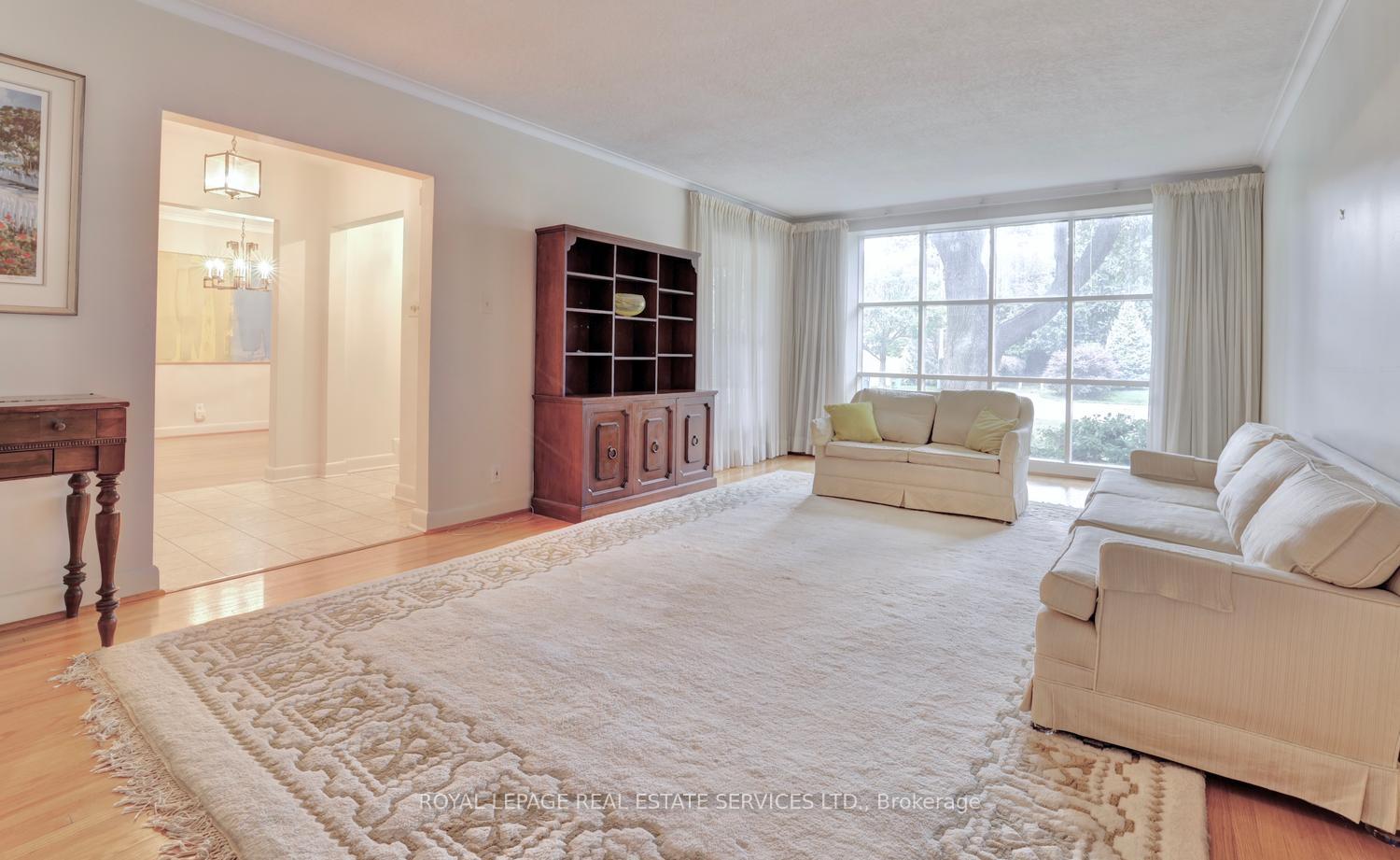 Photo 8 of 19 Prince George Drive, Etobicoke, Princess-Rosethorn — HOMEH