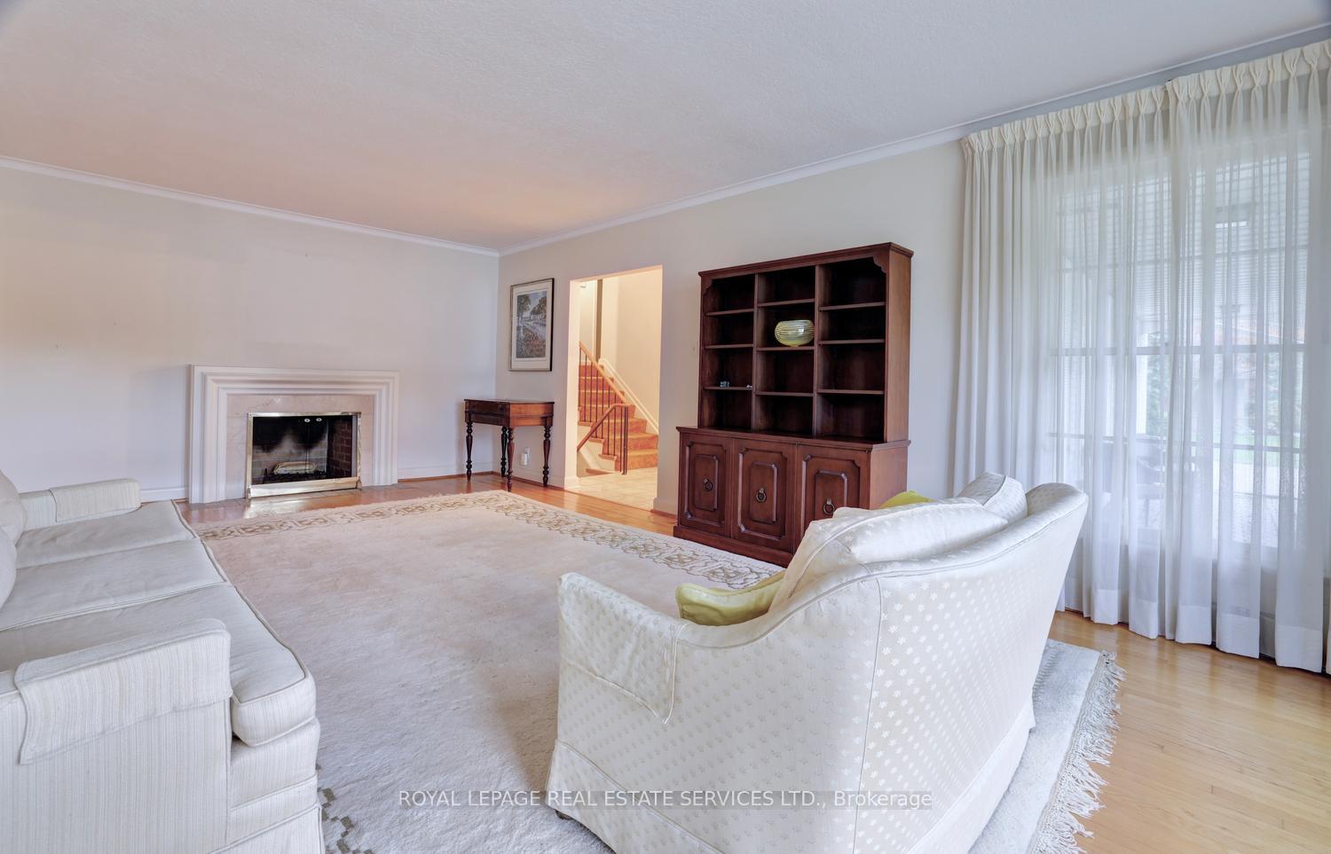 Photo 11 of 19 Prince George Drive, Etobicoke, Princess-Rosethorn — HOMEH
