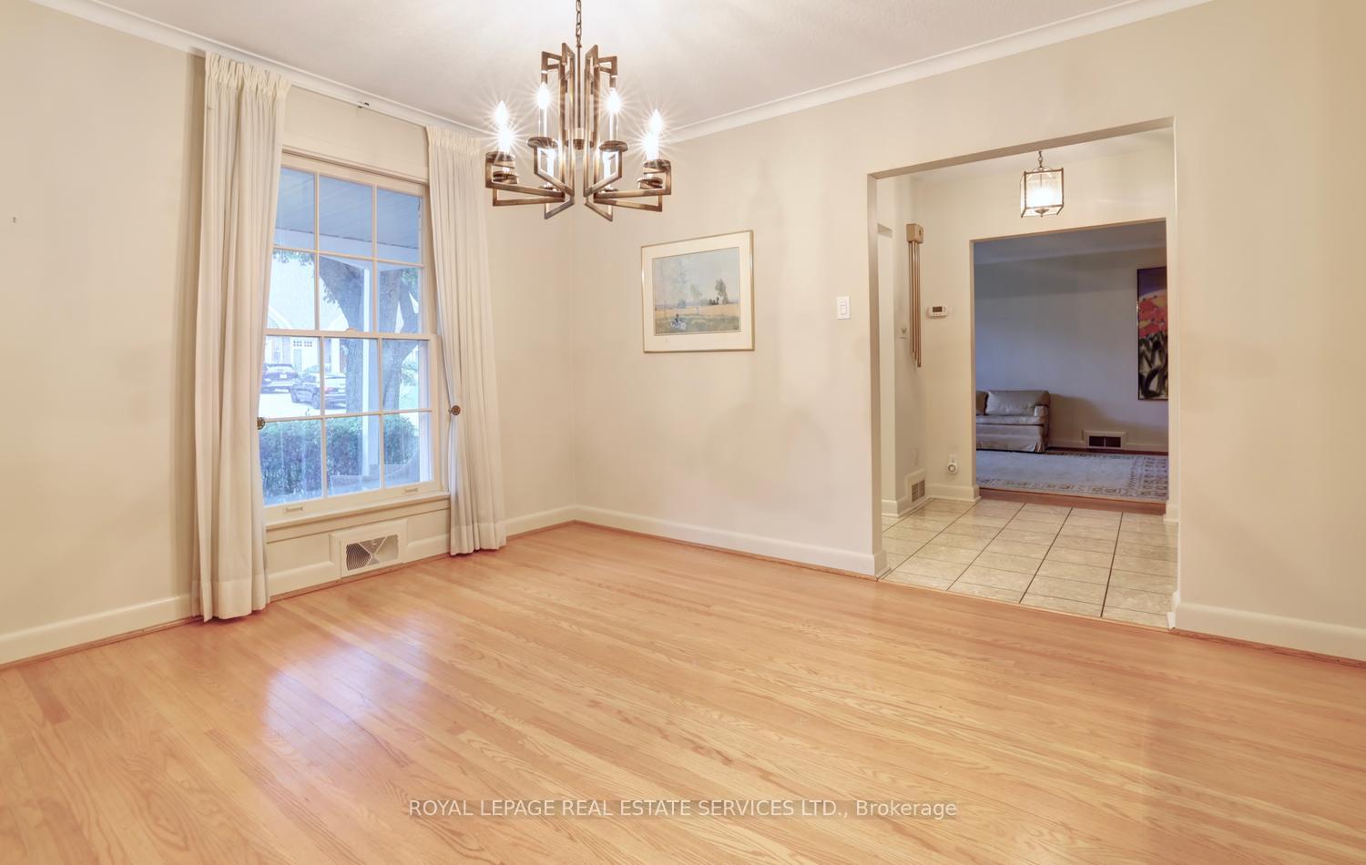 Photo 12 of 19 Prince George Drive, Etobicoke, Princess-Rosethorn — HOMEH