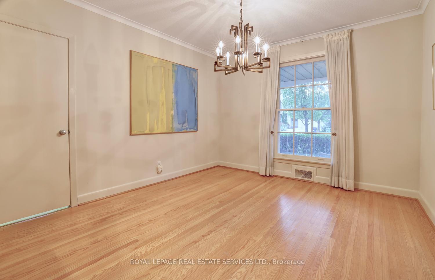 Photo 14 of 19 Prince George Drive, Etobicoke, Princess-Rosethorn — HOMEH