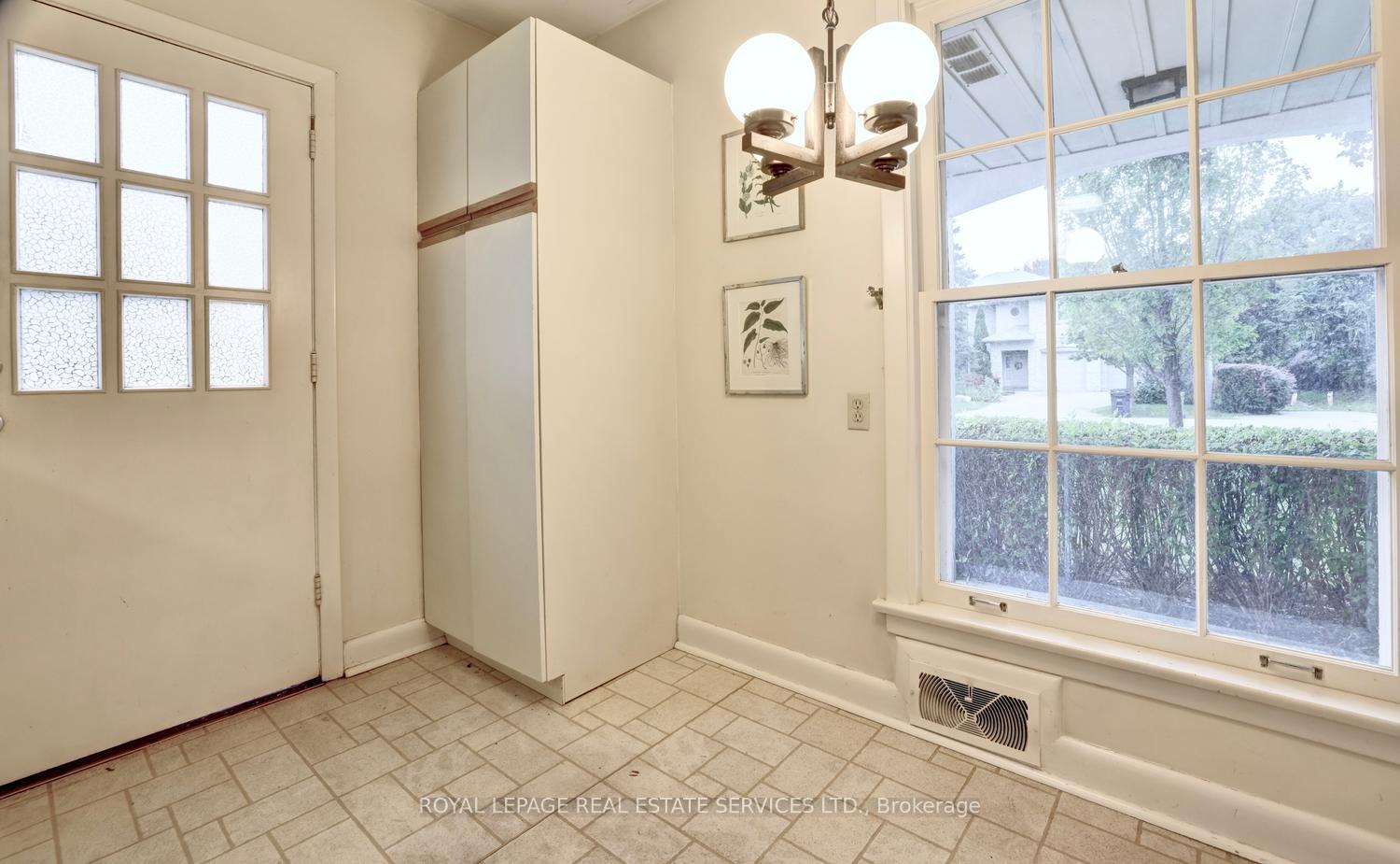 Photo 18 of 19 Prince George Drive, Etobicoke, Princess-Rosethorn — HOMEH