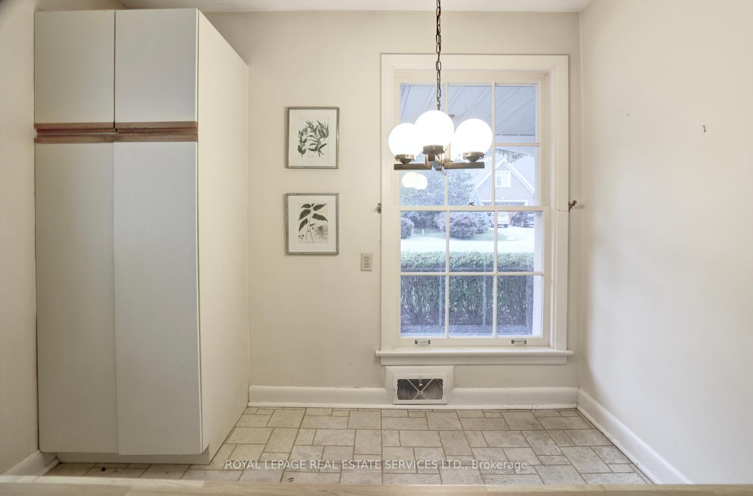 Photo 20 of 19 Prince George Drive, Etobicoke, Princess-Rosethorn — HOMEH