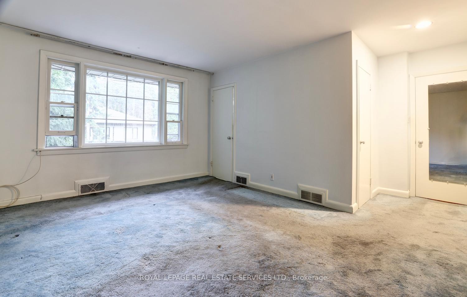 Photo 22 of 19 Prince George Drive, Etobicoke, Princess-Rosethorn — HOMEH