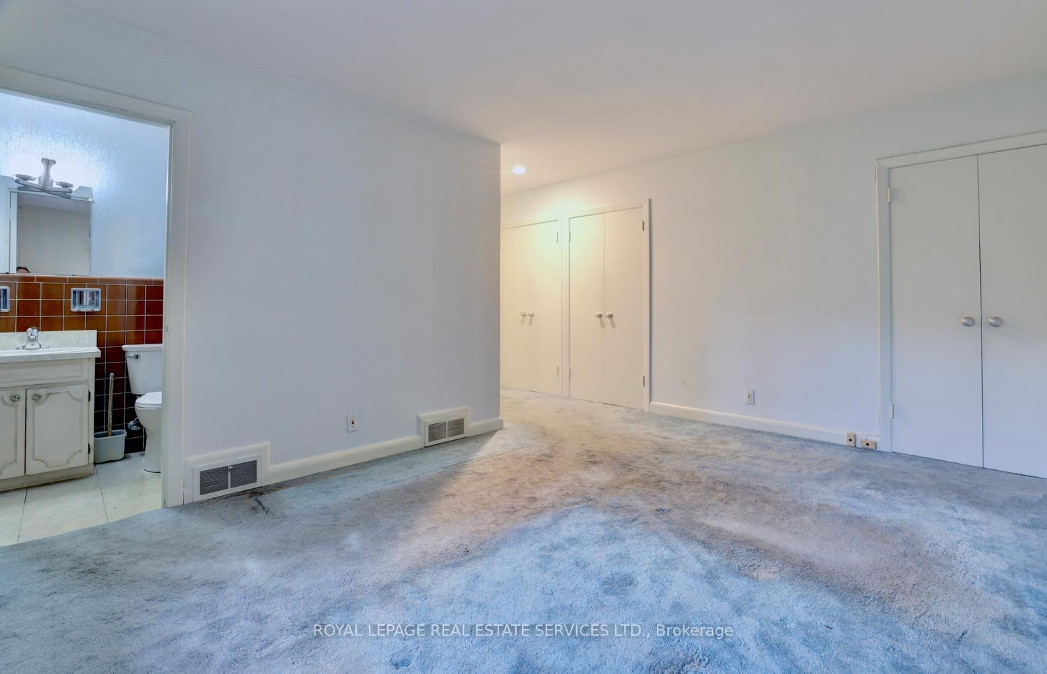 Photo 23 of 19 Prince George Drive, Etobicoke, Princess-Rosethorn — HOMEH