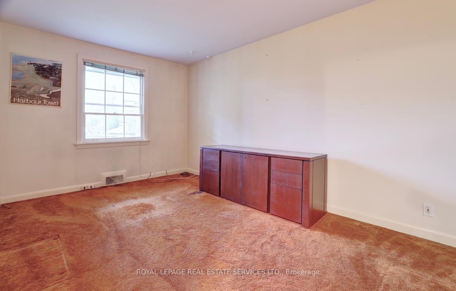 Photo 27 of 19 Prince George Drive, Etobicoke, Princess-Rosethorn — HOMEH
