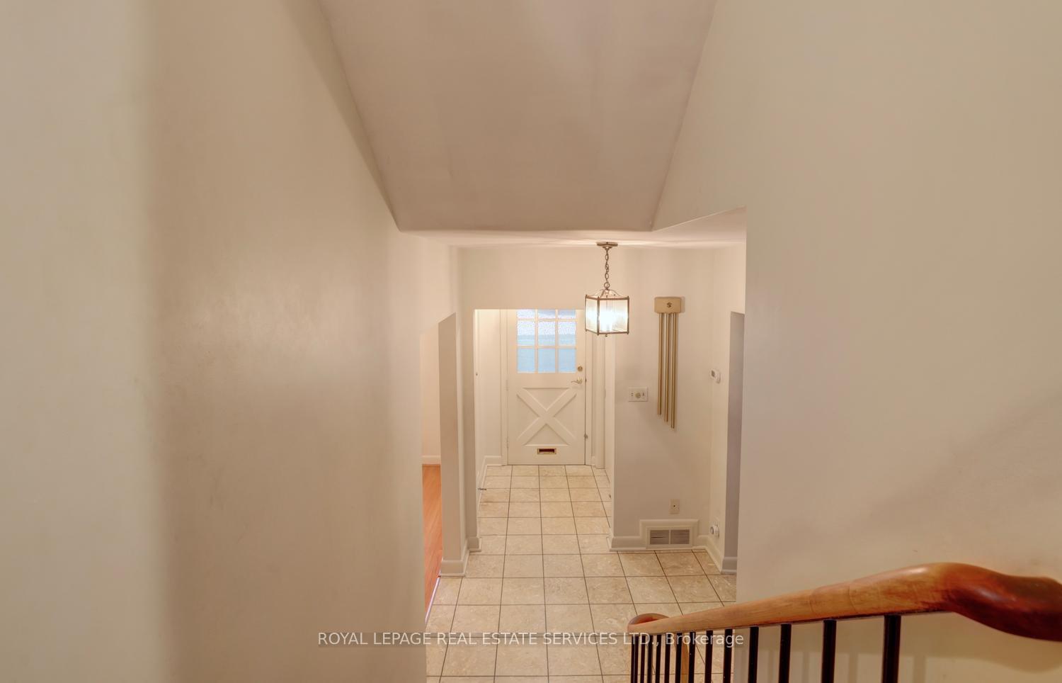 Photo 30 of 19 Prince George Drive, Etobicoke, Princess-Rosethorn — HOMEH