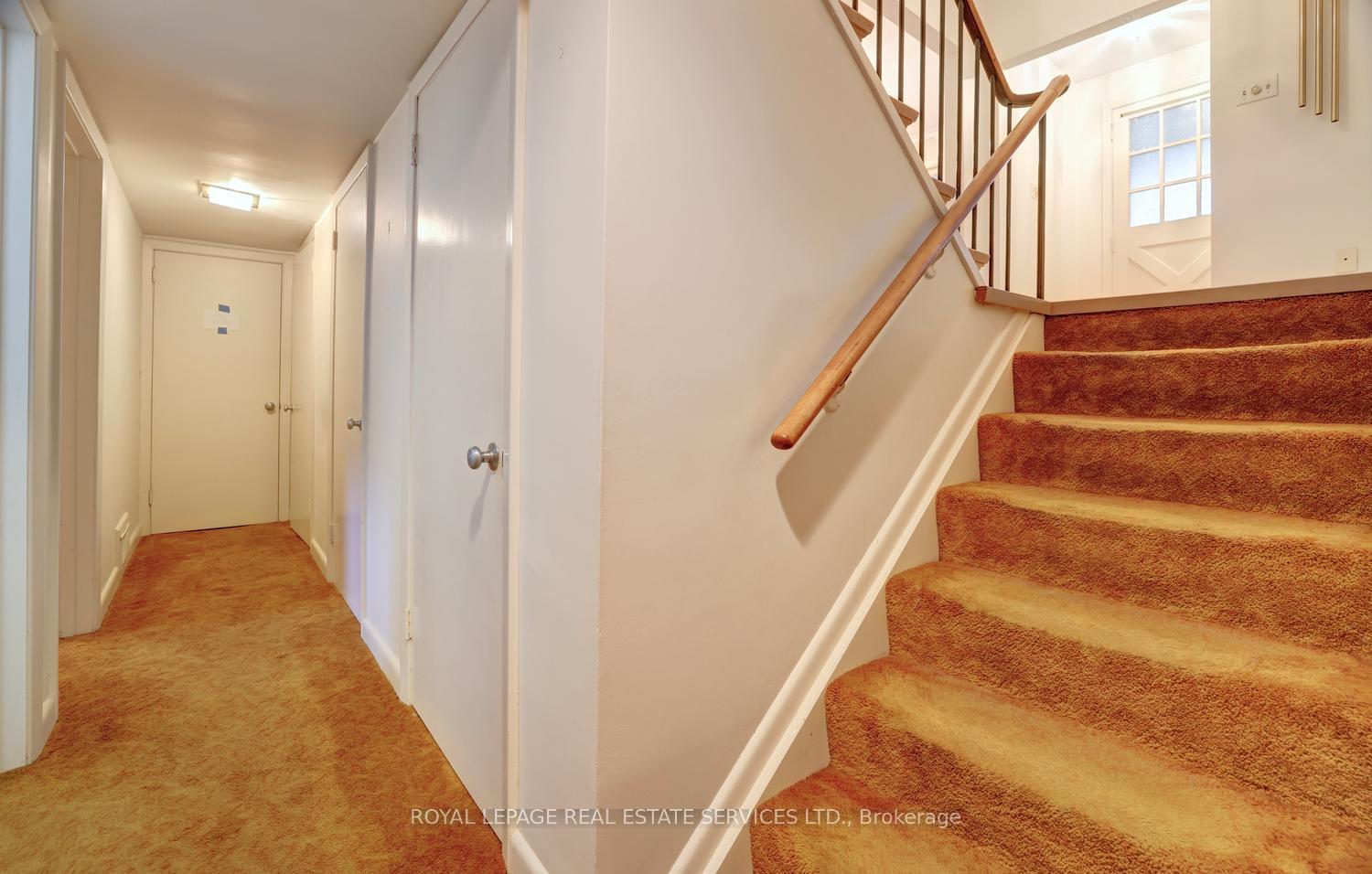 Photo 35 of 19 Prince George Drive, Etobicoke, Princess-Rosethorn — HOMEH