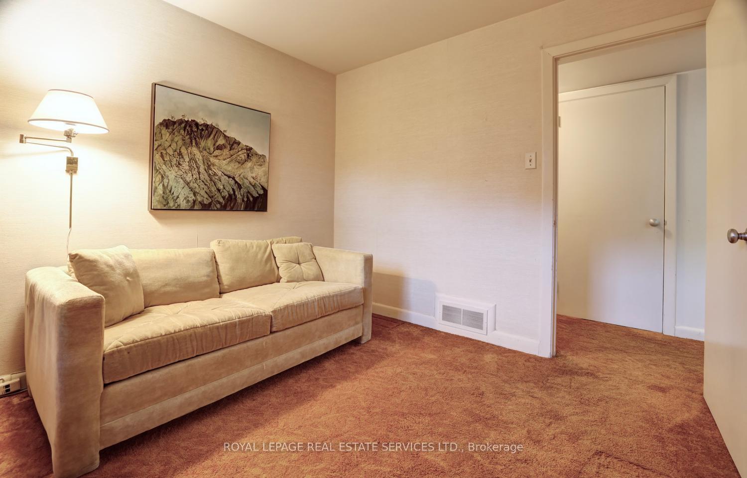 Photo 40 of 19 Prince George Drive, Etobicoke, Princess-Rosethorn — HOMEH