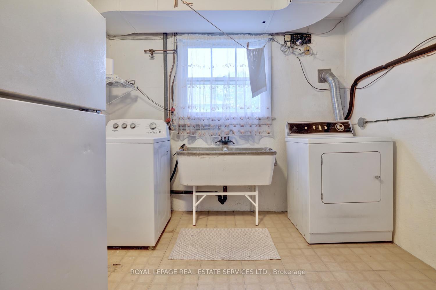 Photo 41 of 19 Prince George Drive, Etobicoke, Princess-Rosethorn — HOMEH