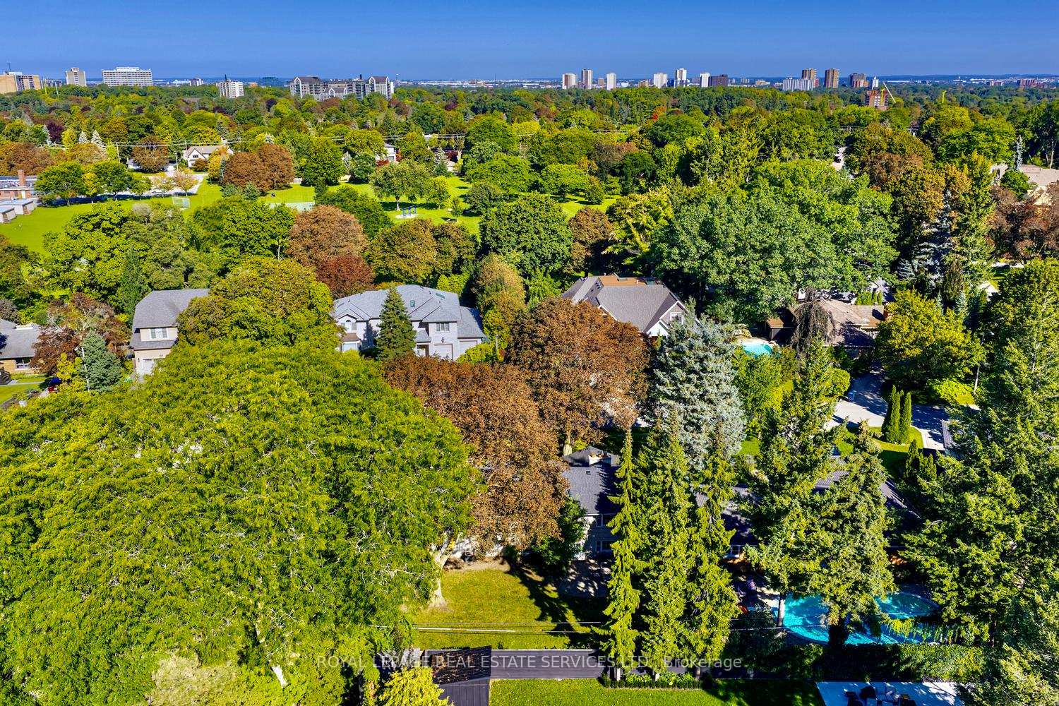 Photo 54 of 19 Prince George Drive, Etobicoke, Princess-Rosethorn — HOMEH