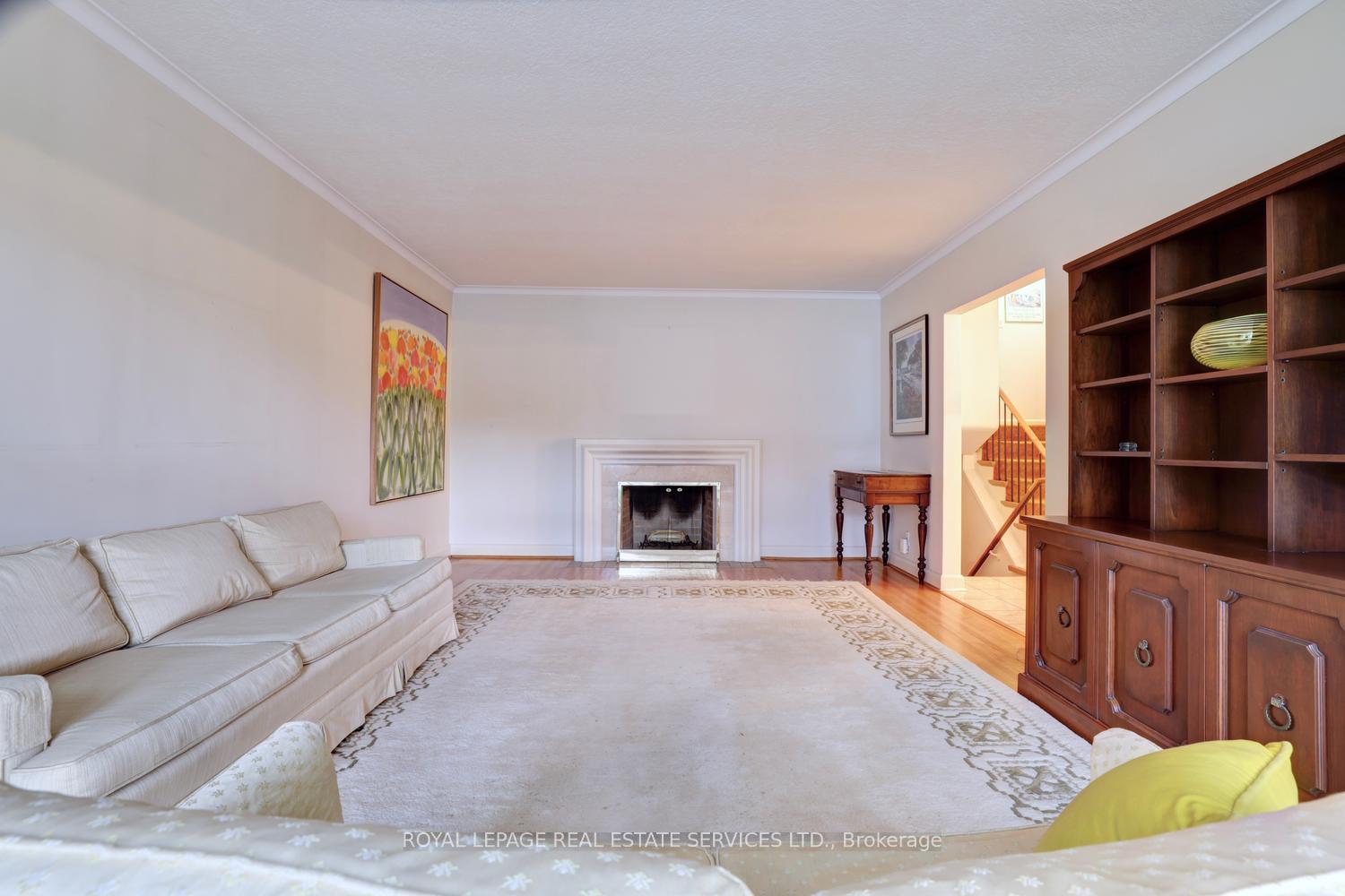 Photo 9 of 19 Prince George Drive, Etobicoke, Princess-Rosethorn — HOMEH