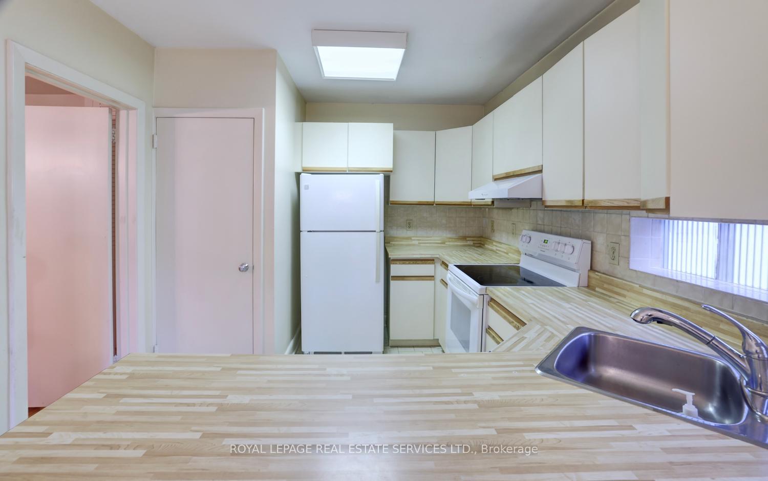 Photo 16 of 19 Prince George Drive, Etobicoke, Princess-Rosethorn — HOMEH