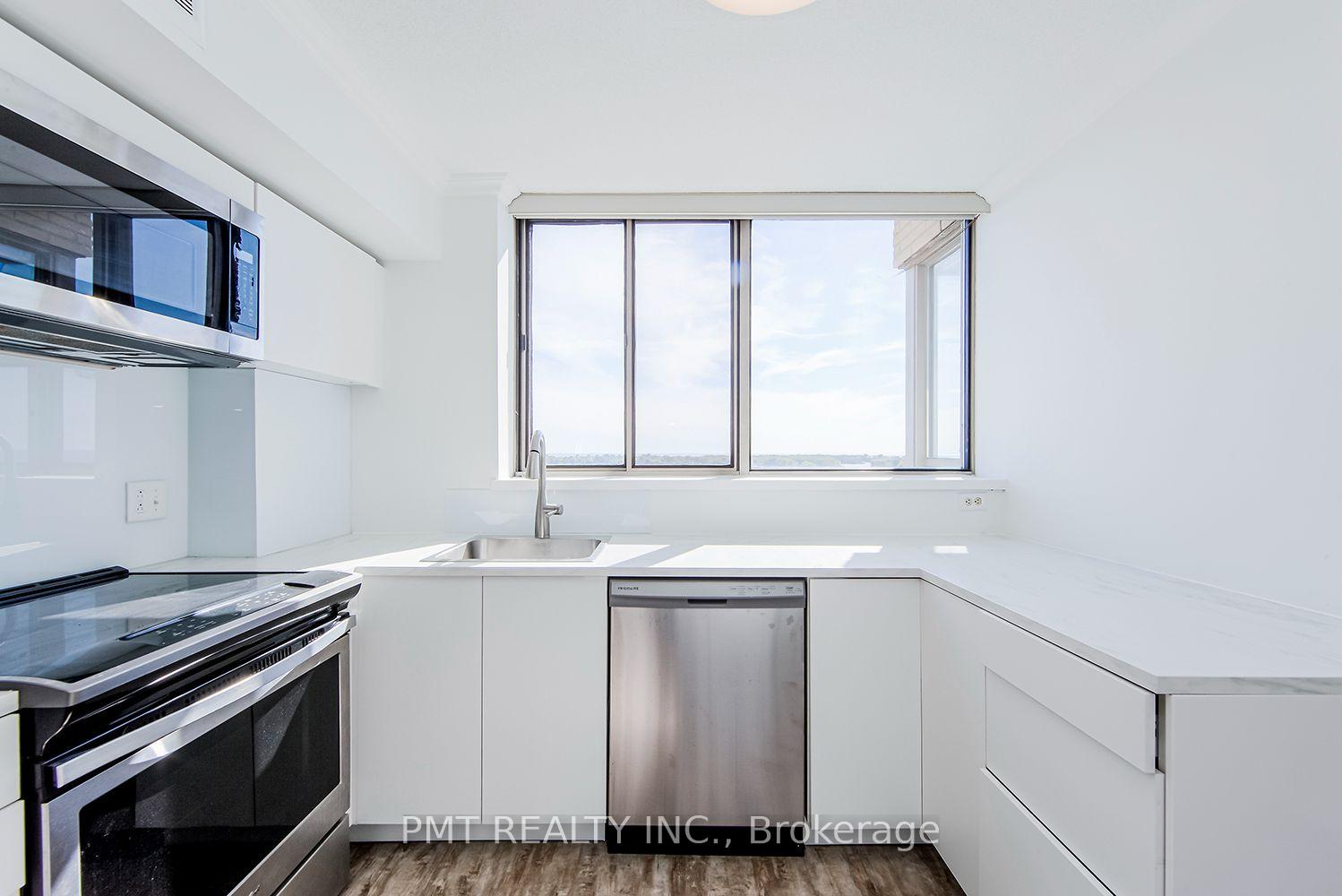 Photo 8 of Unit 1502, 270 Queens Quay W, Toronto, Waterfront Communities — HOMEH
