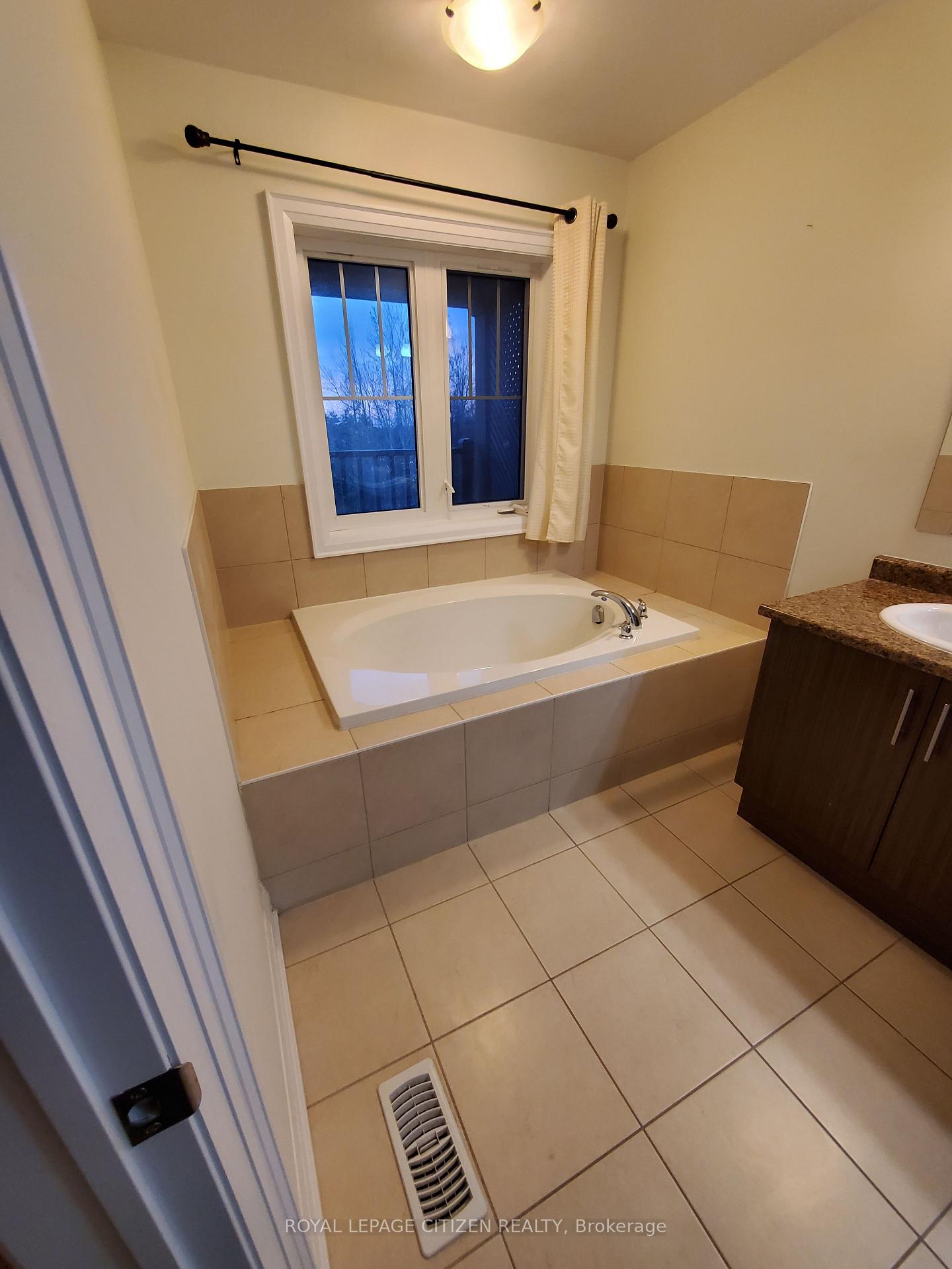Photo 12 of 211 Symington Avenue, Oshawa, Windfields — HOMEH