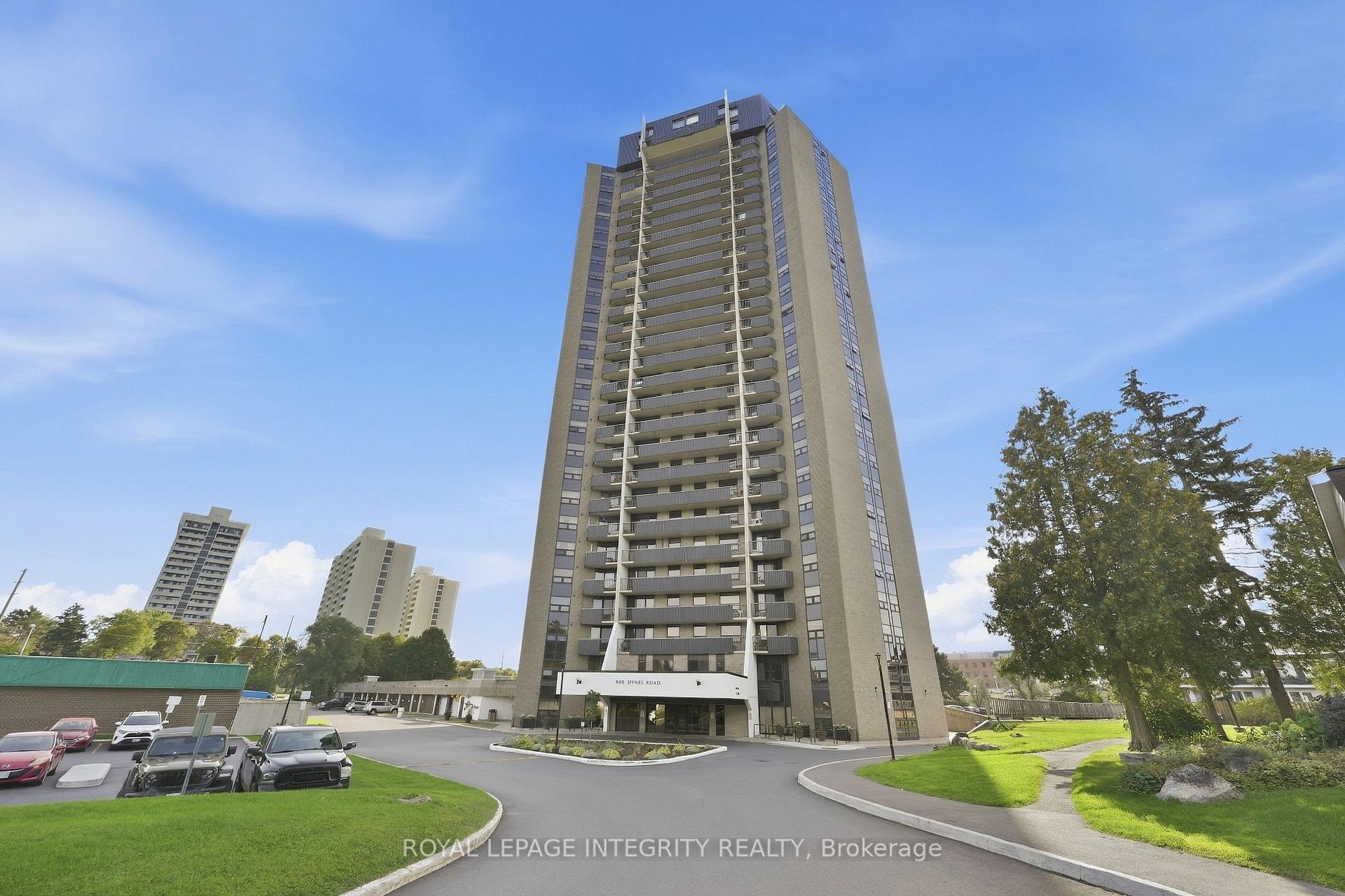 Photo 2 of Unit 806, 900 Dynes Road, Ottawa, Carleton Square — HOMEH