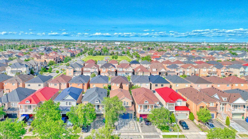 Photo 4 of 27 Savita Road, Brampton, Fletcher's Meadow — HOMEH