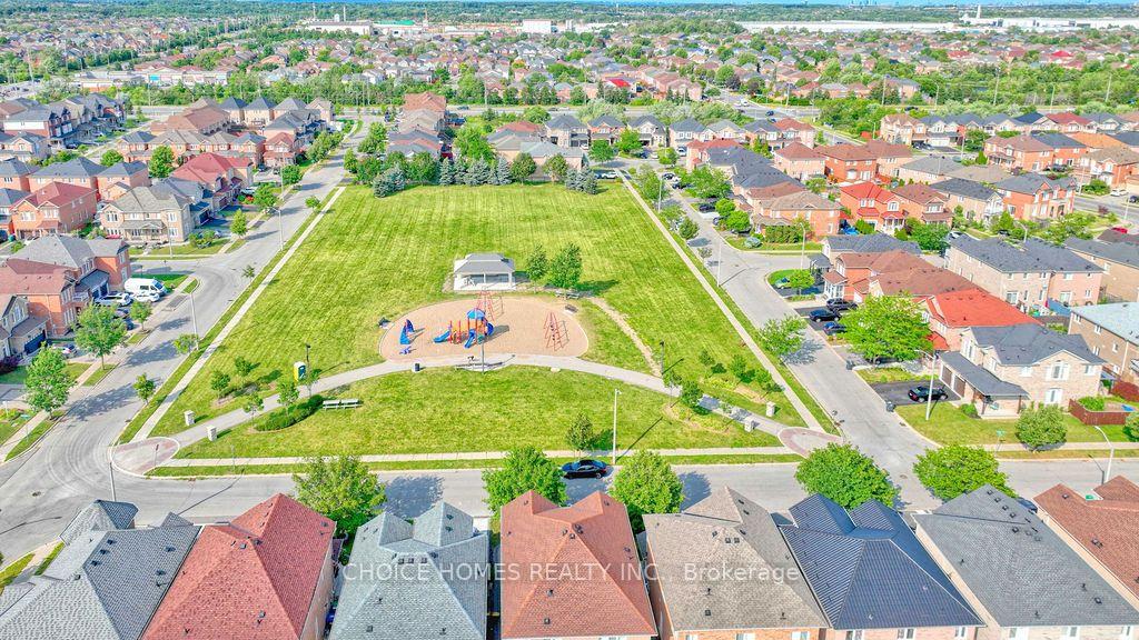 Photo 5 of 27 Savita Road, Brampton, Fletcher's Meadow — HOMEH