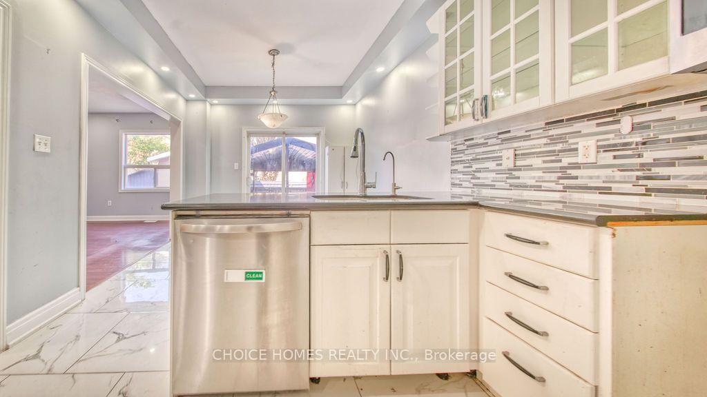 Photo 13 of 27 Savita Road, Brampton, Fletcher's Meadow — HOMEH