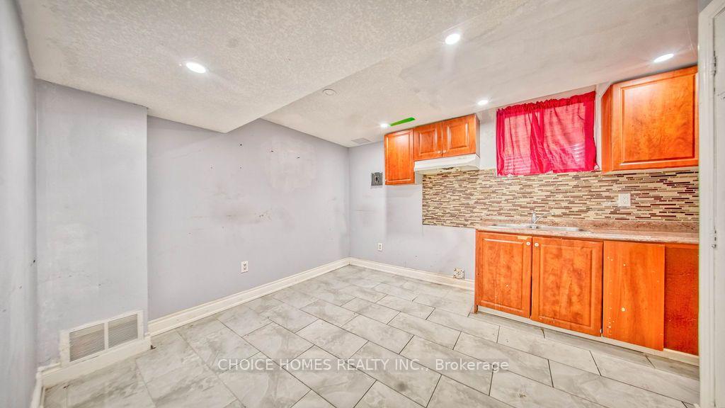 Photo 41 of 27 Savita Road, Brampton, Fletcher's Meadow — HOMEH
