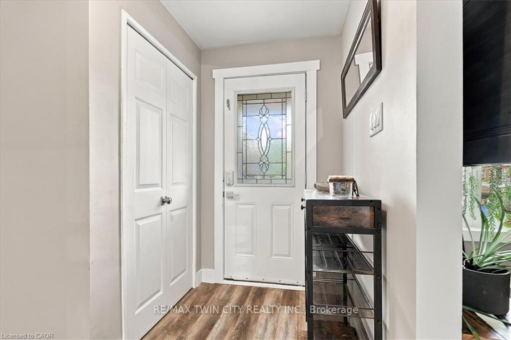 Photo 4 of 18 Forest Glen Court, Kitchener, Forest Hill — HOMEH