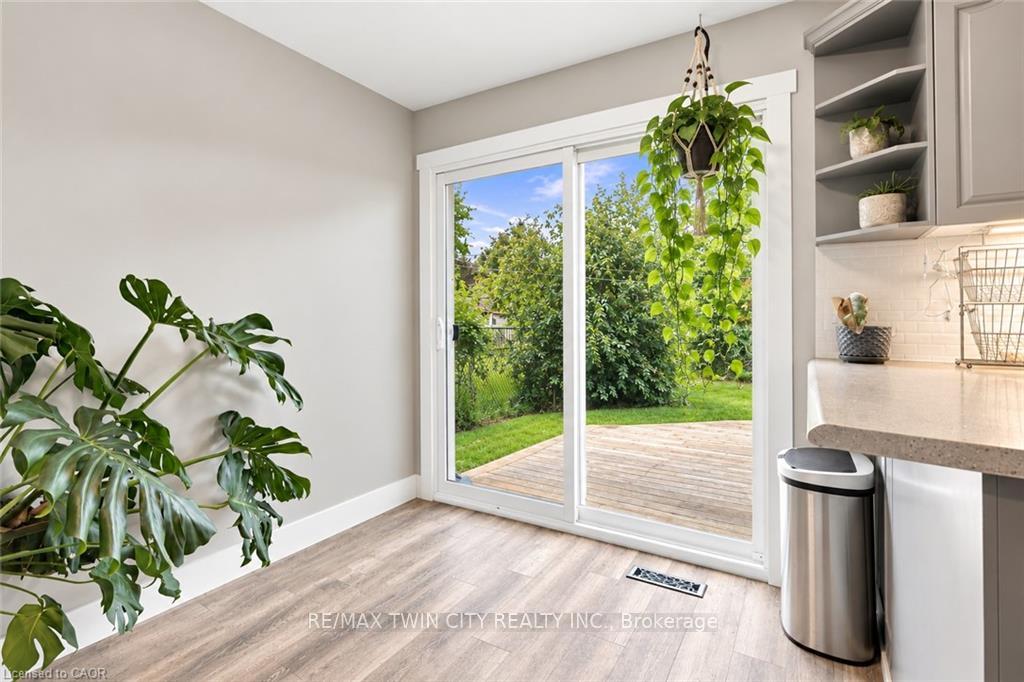 Photo 9 of 18 Forest Glen Court, Kitchener, Forest Hill — HOMEH