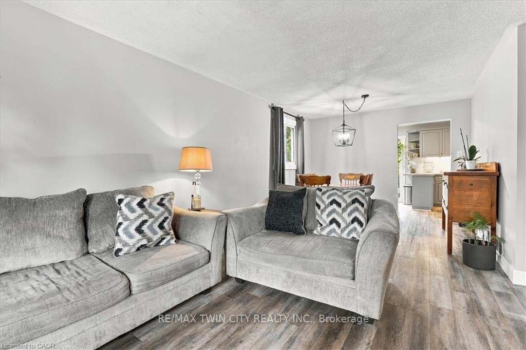 Photo 11 of 18 Forest Glen Court, Kitchener, Forest Hill — HOMEH