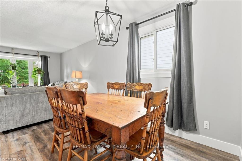 Photo 14 of 18 Forest Glen Court, Kitchener, Forest Hill — HOMEH
