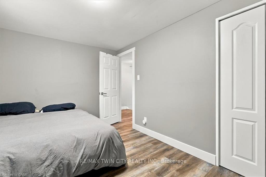 Photo 22 of 18 Forest Glen Court, Kitchener, Forest Hill — HOMEH
