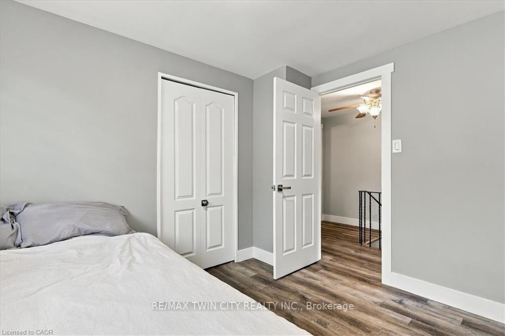 Photo 24 of 18 Forest Glen Court, Kitchener, Forest Hill — HOMEH