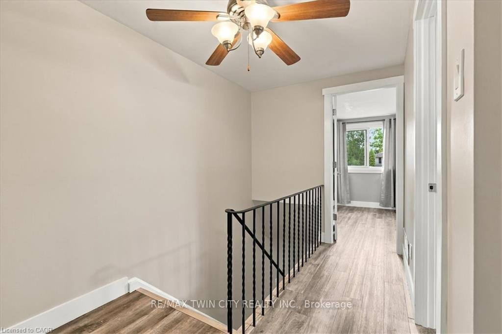 Photo 25 of 18 Forest Glen Court, Kitchener, Forest Hill — HOMEH