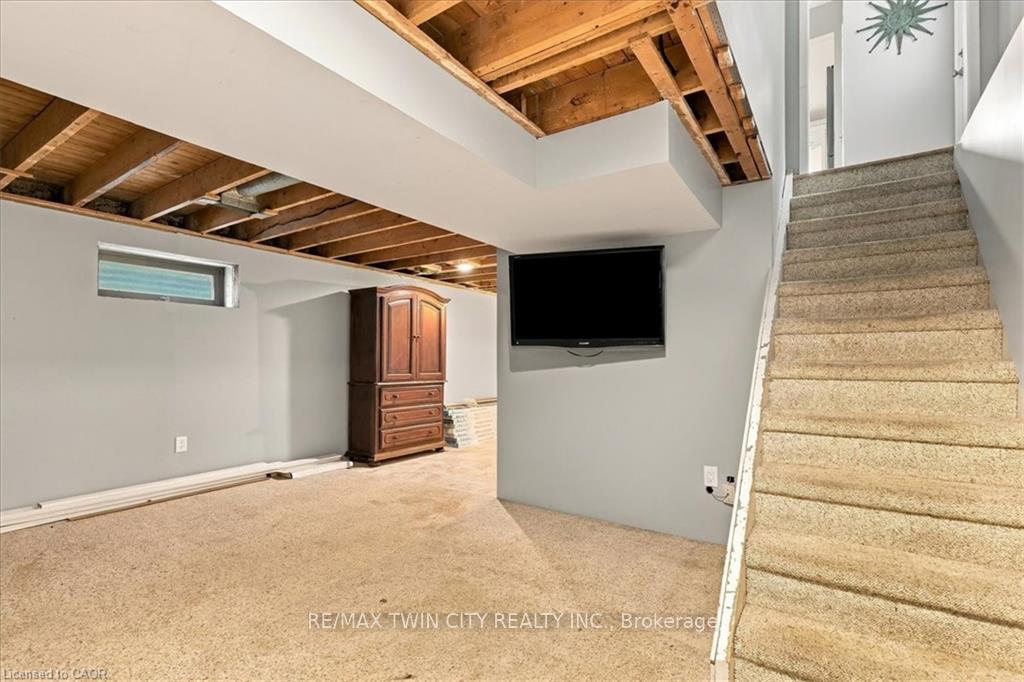 Photo 26 of 18 Forest Glen Court, Kitchener, Forest Hill — HOMEH