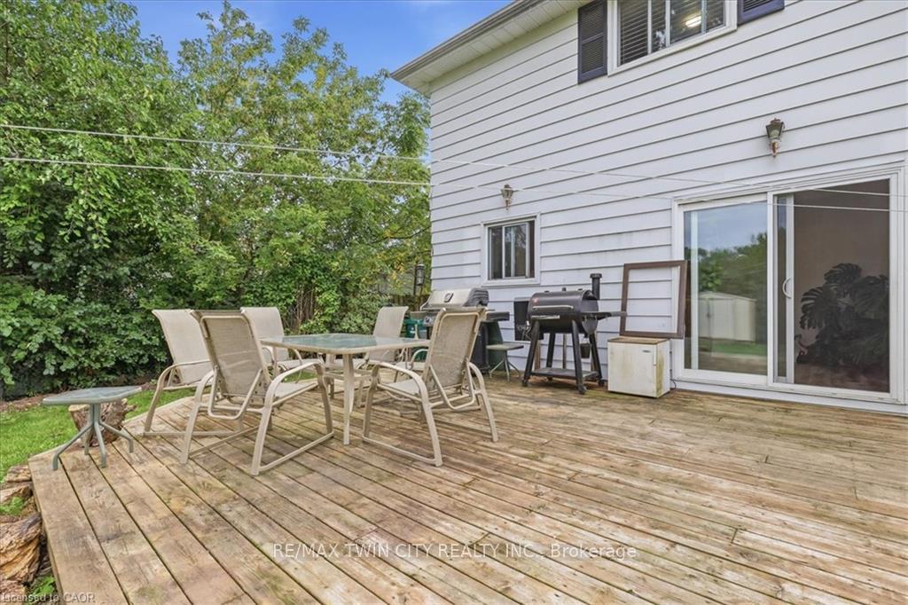 Photo 31 of 18 Forest Glen Court, Kitchener, Forest Hill — HOMEH