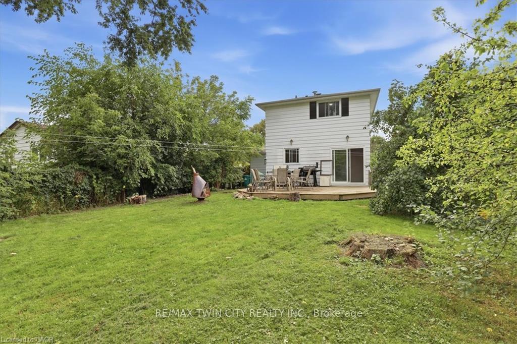 Photo 34 of 18 Forest Glen Court, Kitchener, Forest Hill — HOMEH