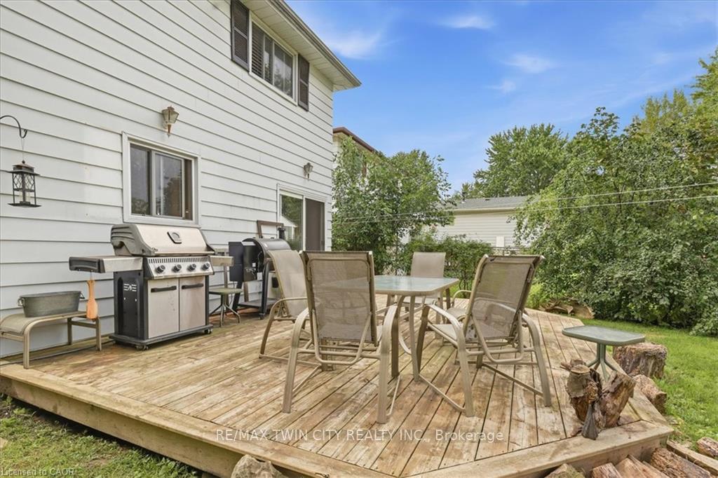 Photo 36 of 18 Forest Glen Court, Kitchener, Forest Hill — HOMEH
