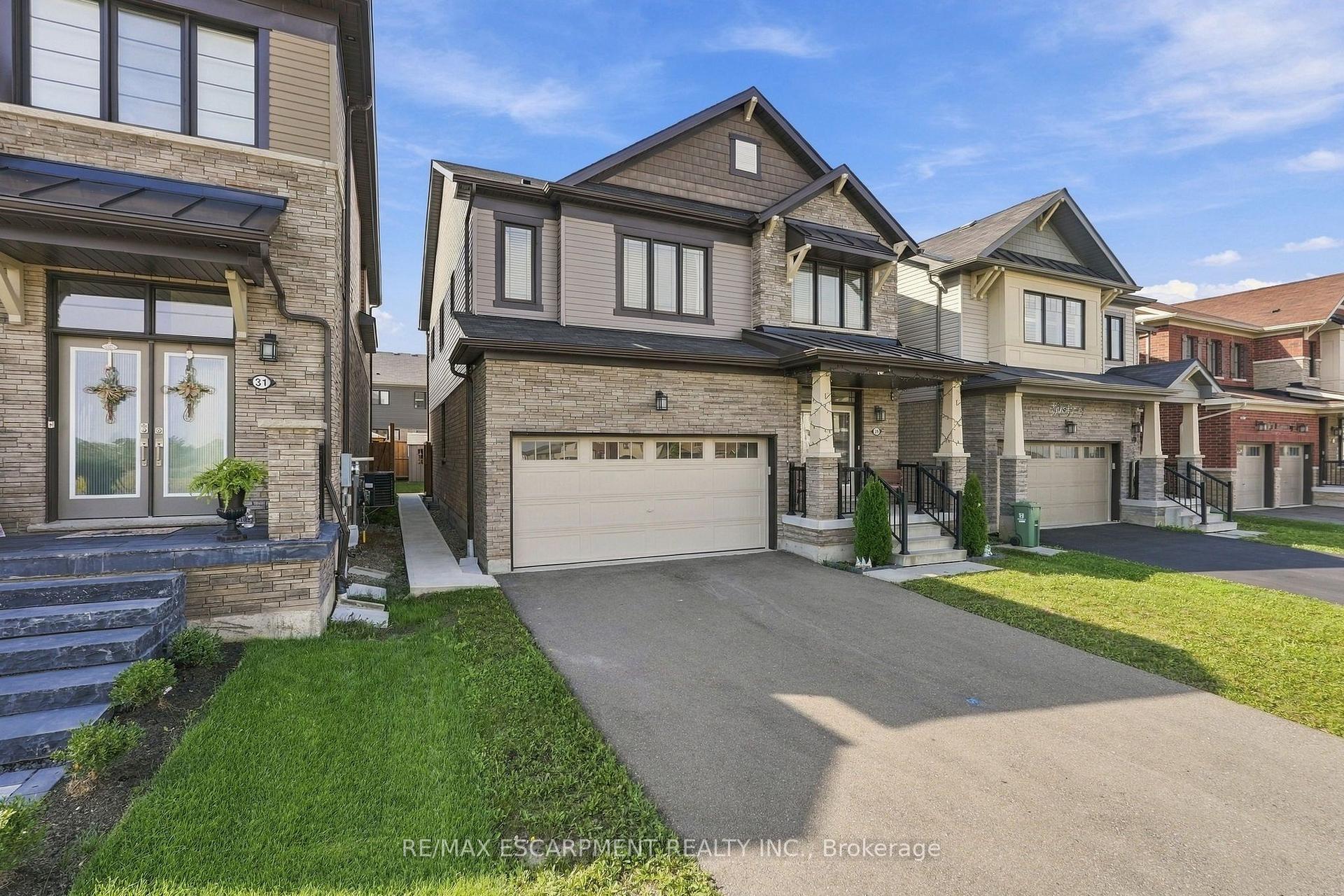 Photo 2 of 35 Royal Coachman Way, Hamilton, Stoney Creek Mountain — HOMEH