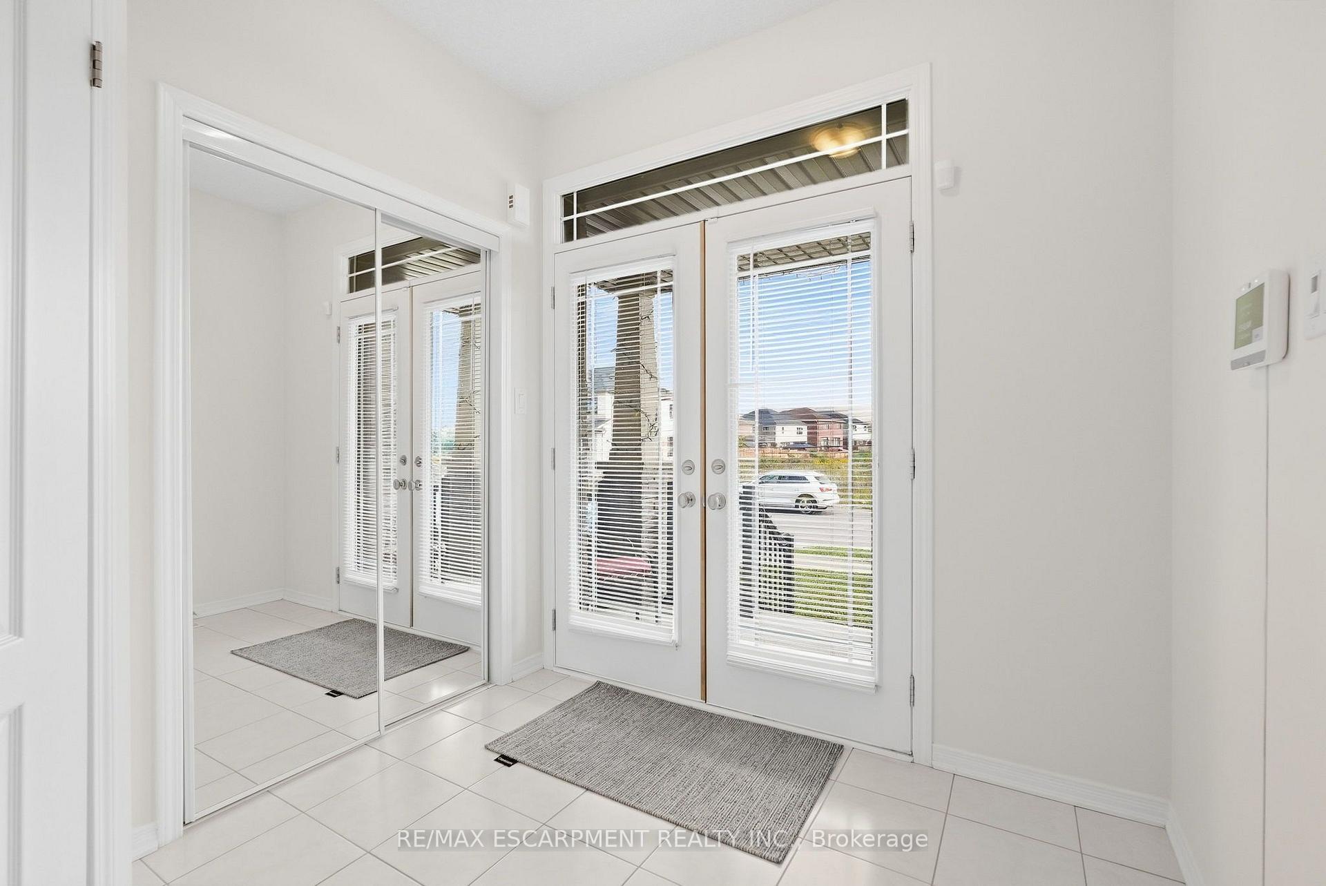 Photo 4 of 35 Royal Coachman Way, Hamilton, Stoney Creek Mountain — HOMEH