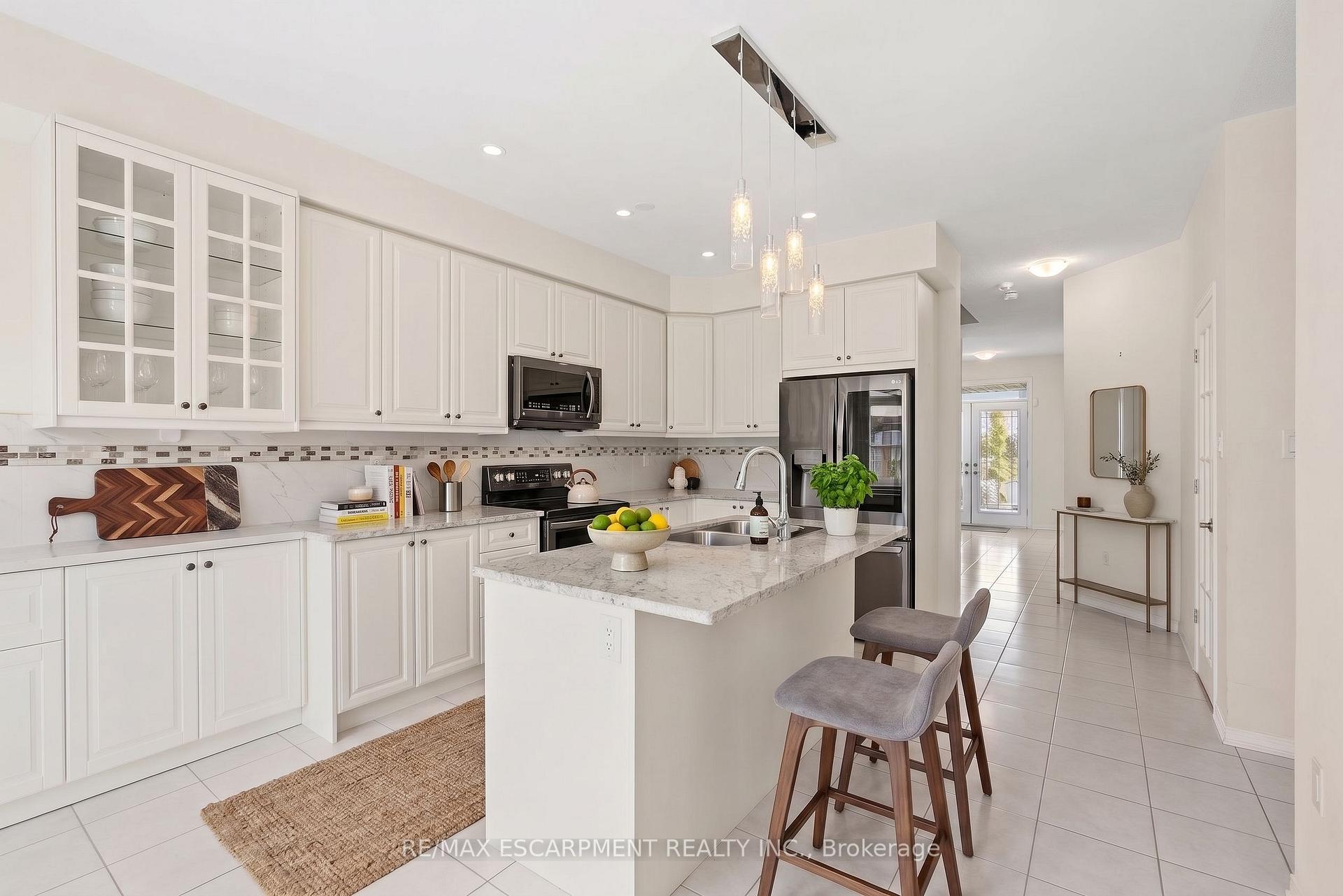 Photo 5 of 35 Royal Coachman Way, Hamilton, Stoney Creek Mountain — HOMEH