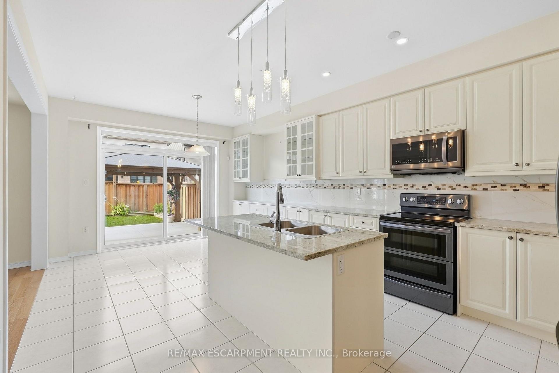 Photo 6 of 35 Royal Coachman Way, Hamilton, Stoney Creek Mountain — HOMEH