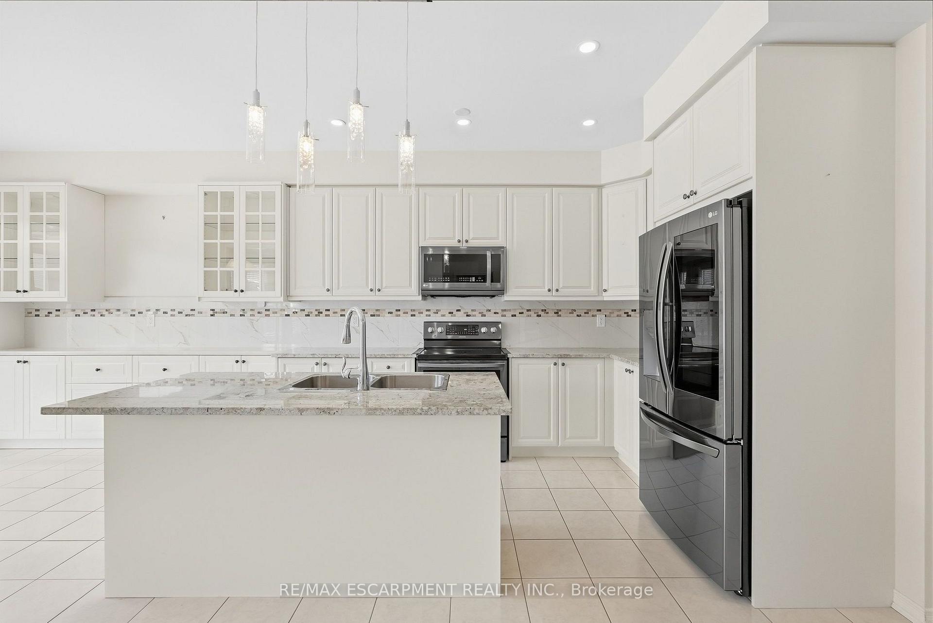 Photo 7 of 35 Royal Coachman Way, Hamilton, Stoney Creek Mountain — HOMEH