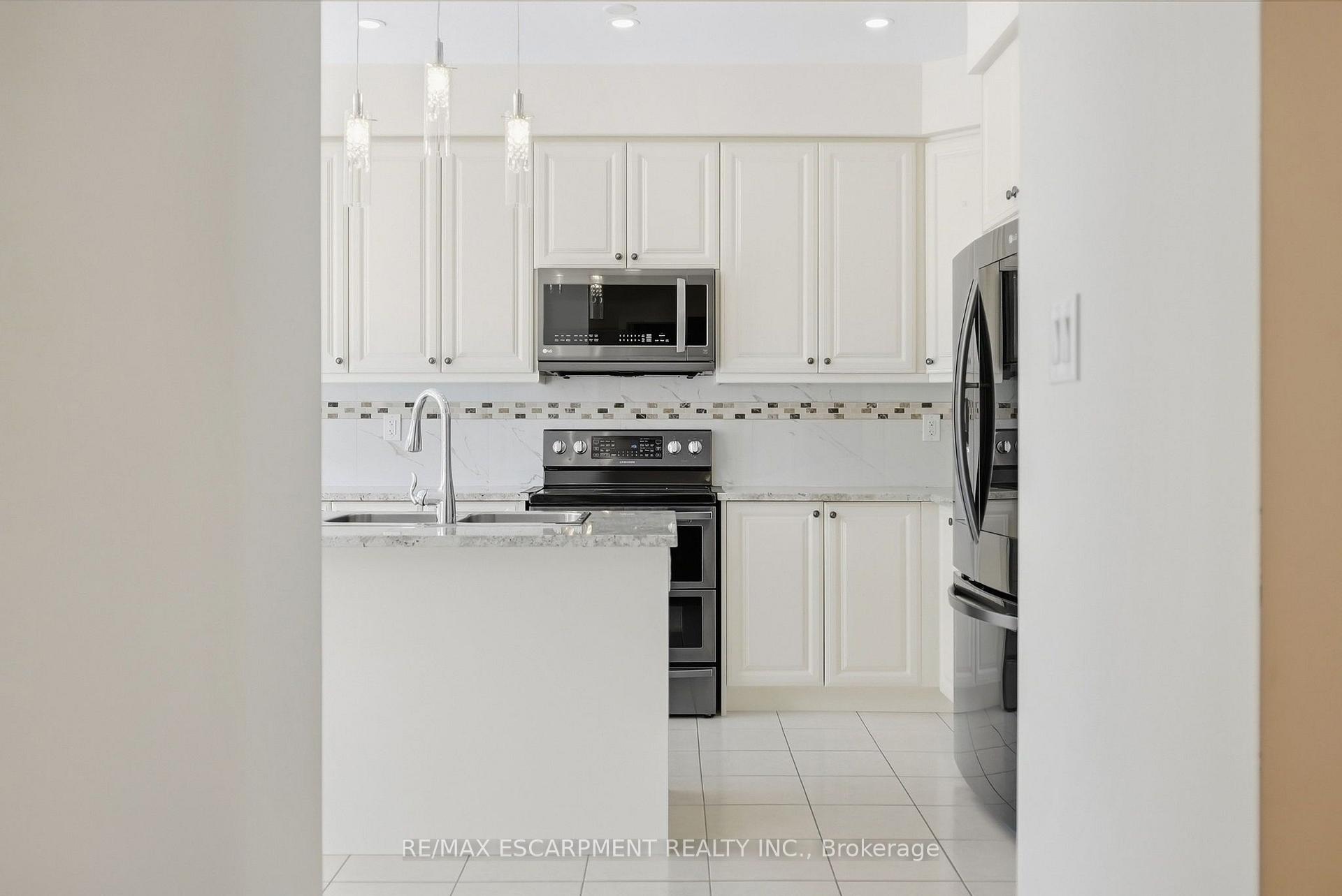 Photo 8 of 35 Royal Coachman Way, Hamilton, Stoney Creek Mountain — HOMEH