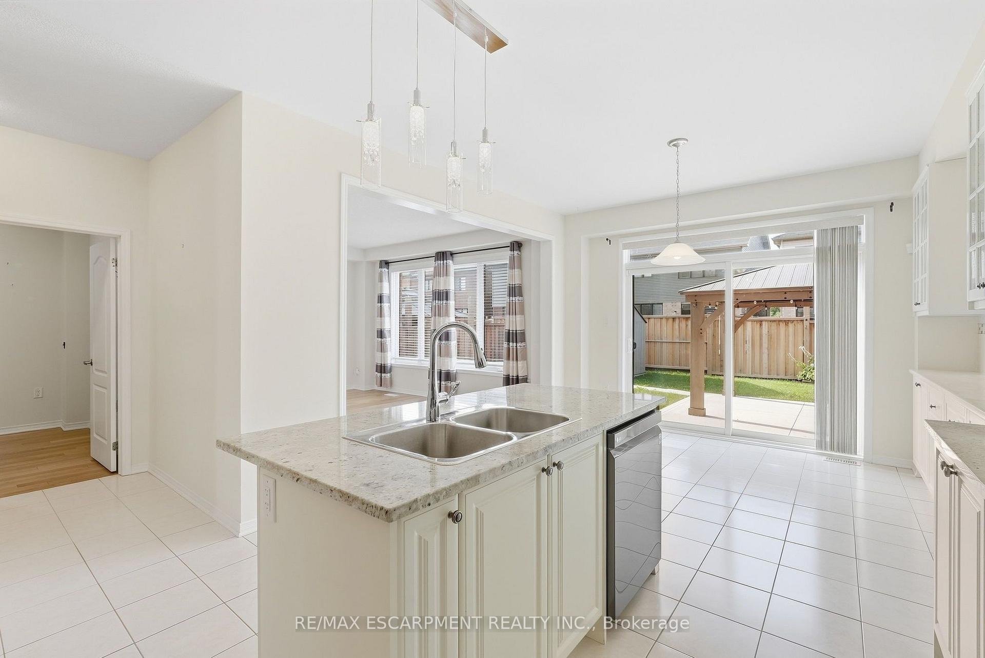 Photo 9 of 35 Royal Coachman Way, Hamilton, Stoney Creek Mountain — HOMEH